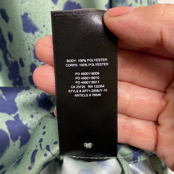 ❗️SOLD❗️Aritzia Babaton Green/Blue Power Long Sleeve Satin Feel Blouse Size L - Picture 9 of 9